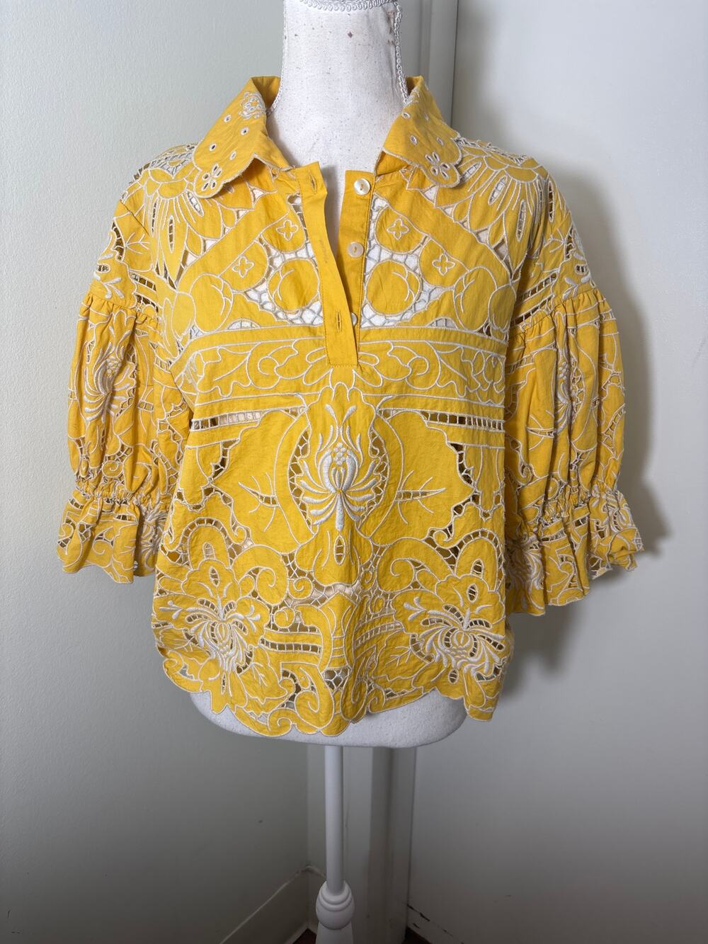 Love the Label Yellow Embroidered Puff Sleeve Top Sz M